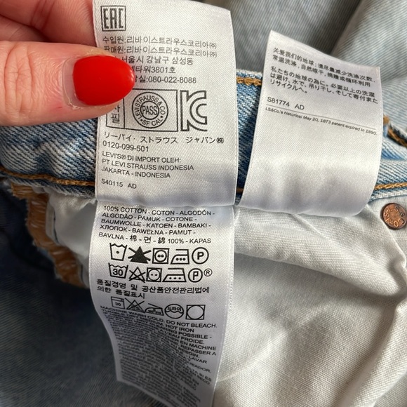 Levi’s Wide Leg Cropped High Waisted Denim - Picture 6 of 6